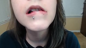 deepthroat 25 inch Aunty pressing penis of stranger in bus hidden cam