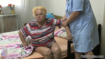 old woman pissing Sexo en laa regadera