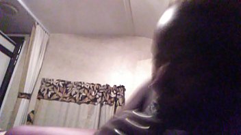 bini laki seks Fingering on webcam